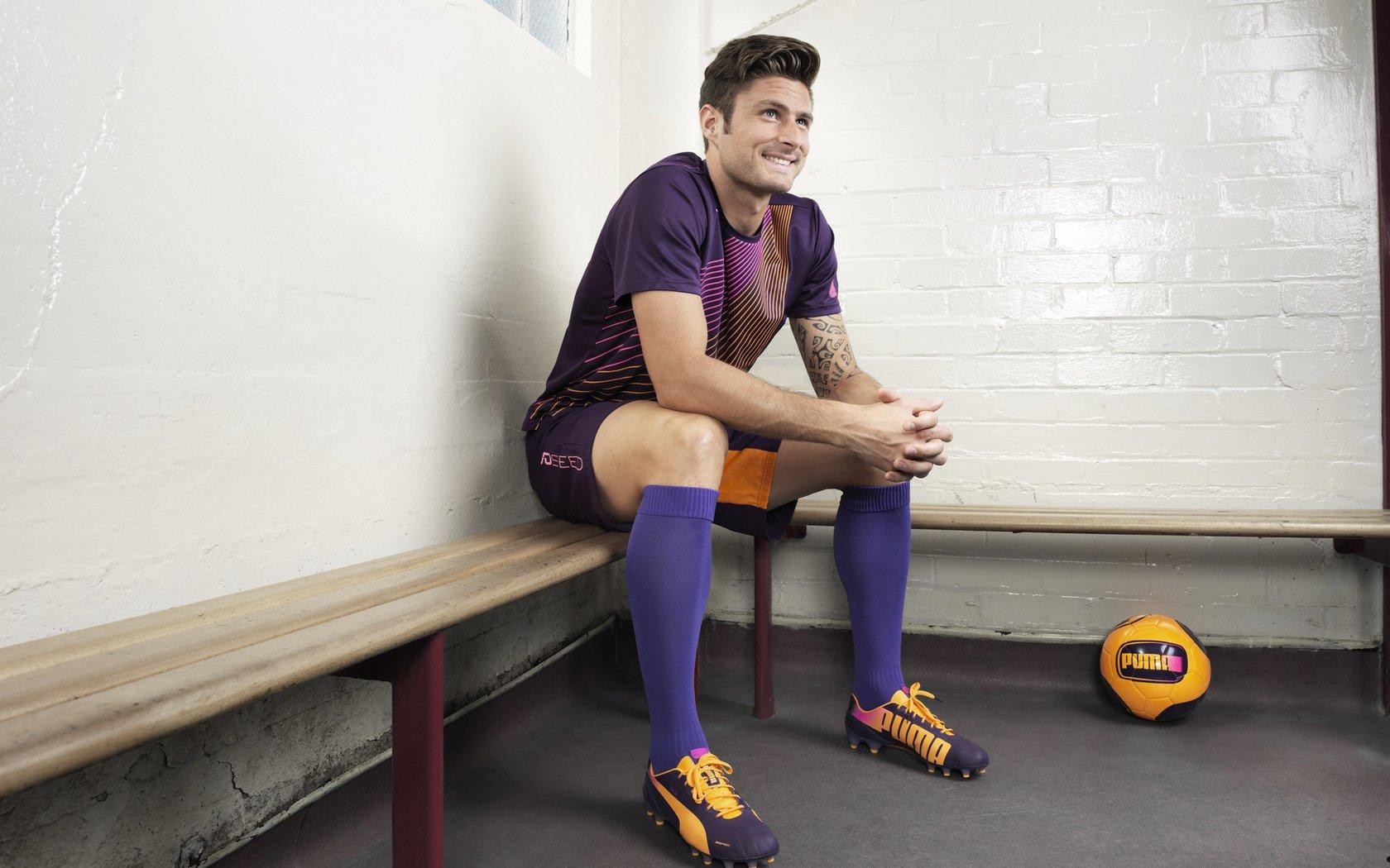 UFC 300震撼落幕,张伟丽卫冕成功,新星崛起引爆格斗之夜