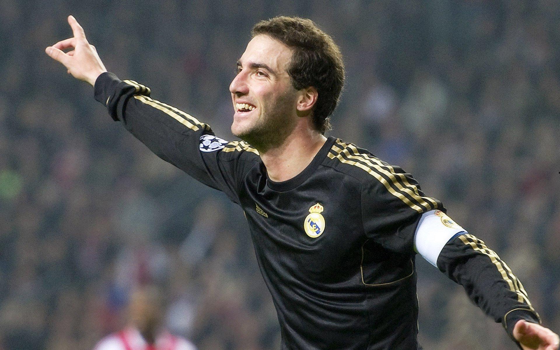 纳达尔法网强势回归，三盘横扫对手晋级16强